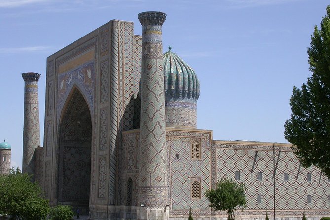1-Day Tour of Samarkand from Tashkent - Bibi Khanym Mosque: a dramatic first stop