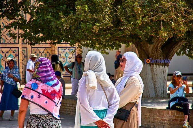 Bukhara Historical City Highlights Guided Walking Tour - Lyab-i-Hauz and the city’s social center
