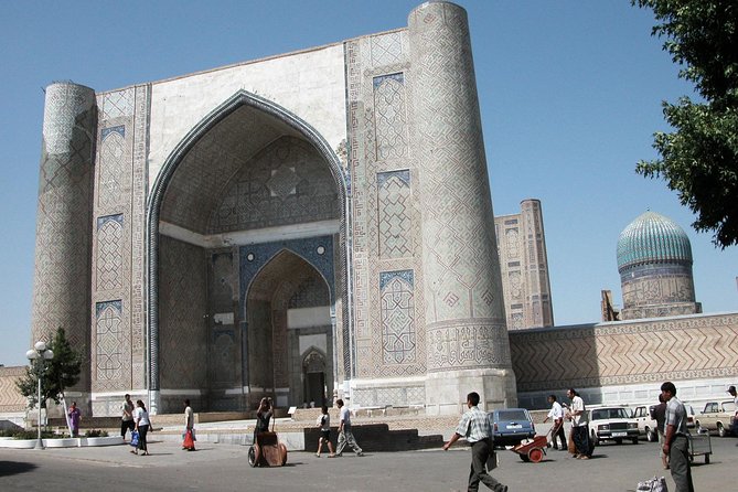 Private Guided Tour Samarkand city history and culture - Bibi Khanym and the edge of Siab Bazaar