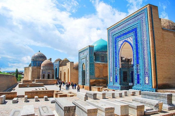 Samarkand day trip - Bibi Khanum Mosque and the market nearby