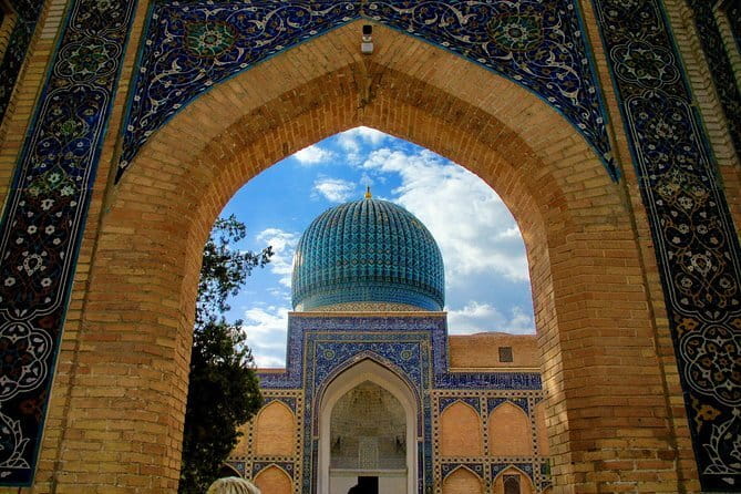 Samarkand Walking Tour - Guide quality and one important booking caution