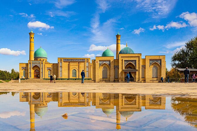 Tashkent City Highlights Guided Walking Tour - Independence Square and the meaning of Mustakillik