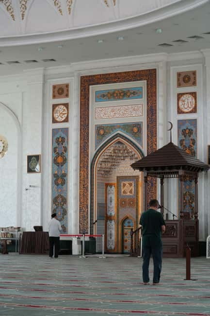 Tashkent: City Tour with Pro Photography, Lunch & Dinner - The Grand Duke’s palace and the Monument of Courage