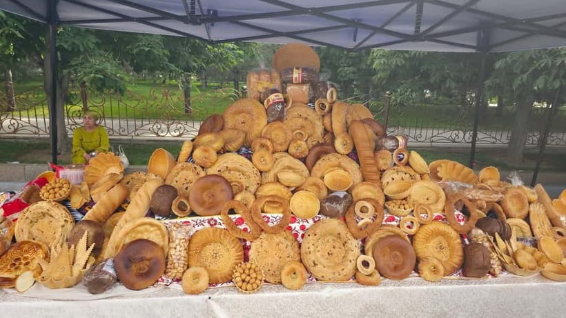 Tashkent: Hidden Gems Walking Tour with Local Snacks - Chorsu Bazaar, where Tashkent gets loud and tasty
