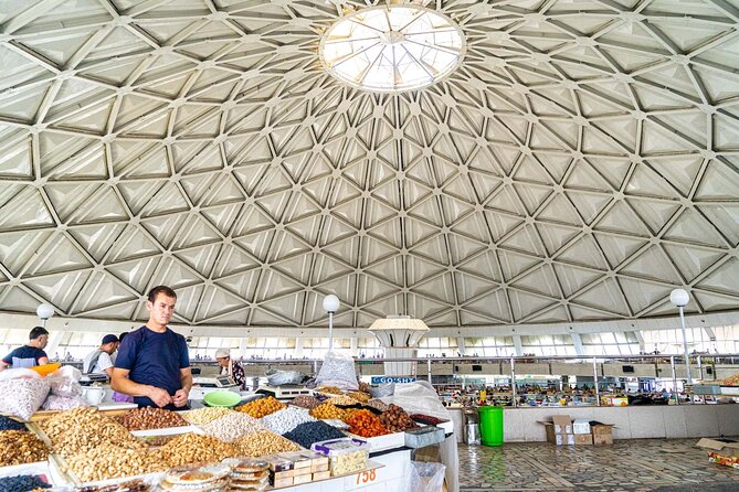 Tashkent Soviet Architecture (Modernism) and Subway station tour. - Friendship of Nations Square and the Palace of Friendship