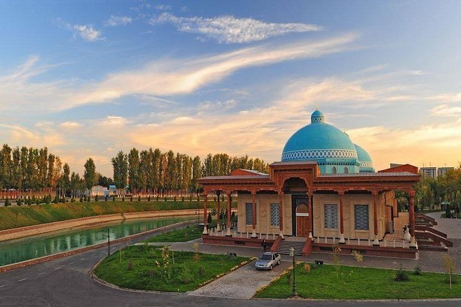 Tashkent Tour - Kaffal Shashi Mausoleum and a quieter pause