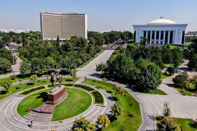 Tashkent Walking & Food Tour: Highlights + Local Flavors - Chorsu Bazaar and the best food connection