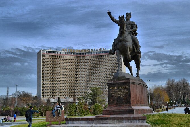 Tashkent Walking Tour - From Amir Timur Square into modern Tashkent